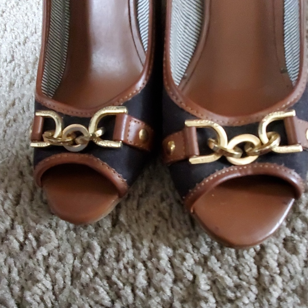 Shoes - Picture 4 of 4